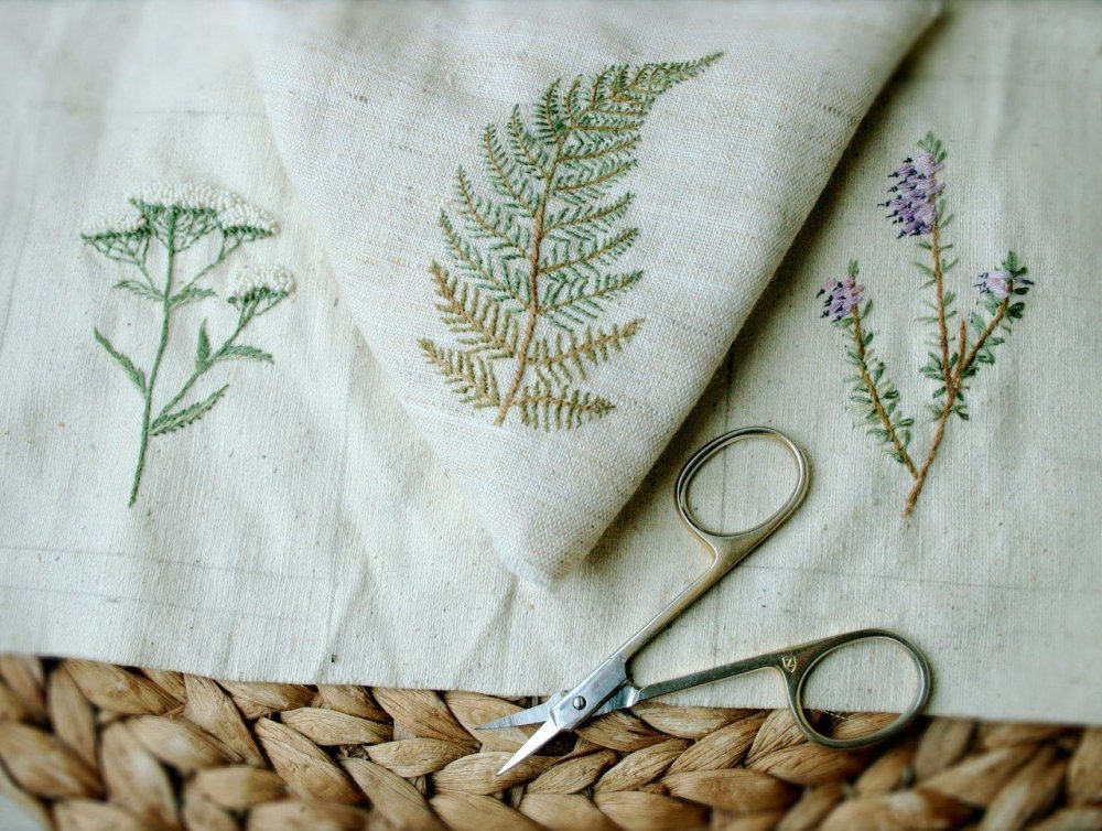 Вышивка стежками веточка