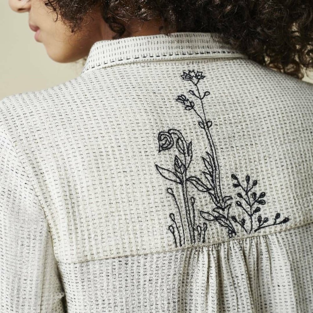 Несложная вышивка на одежде