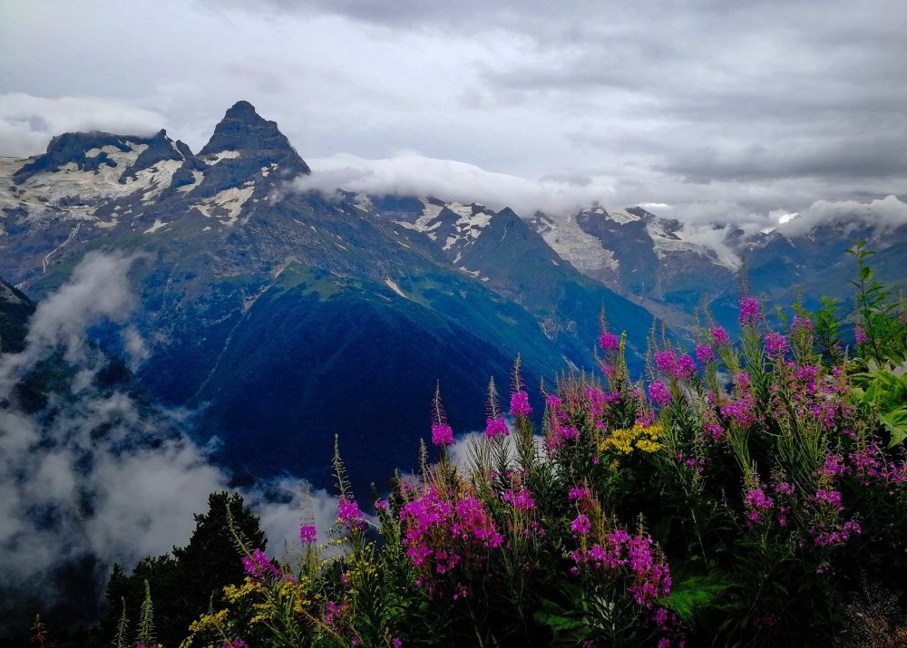 Пик Домбай Ульген