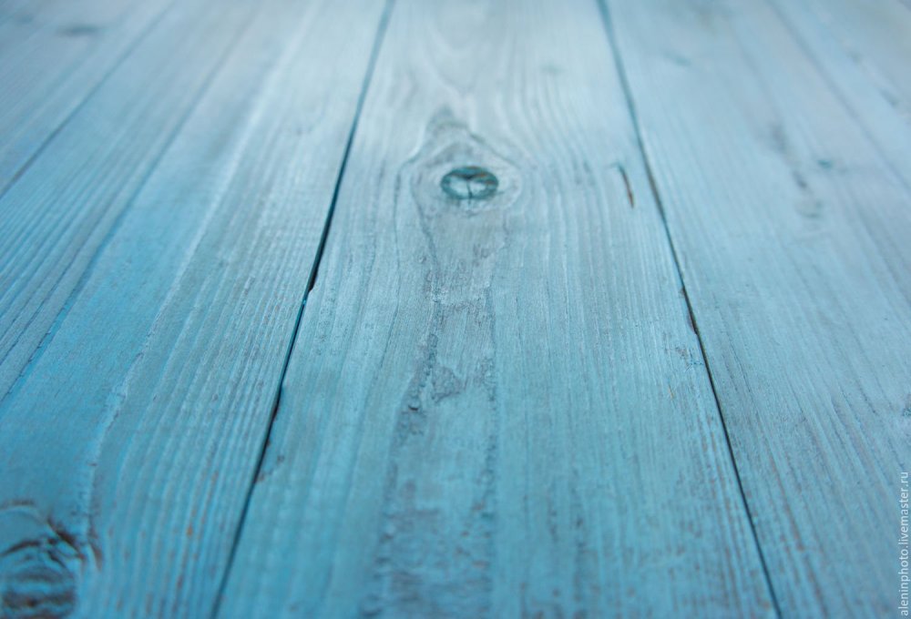 Стол темное дерево