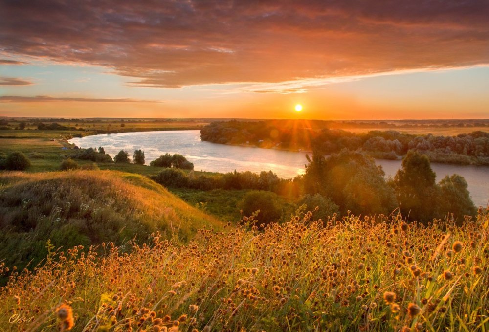 Красивый закат в деревне