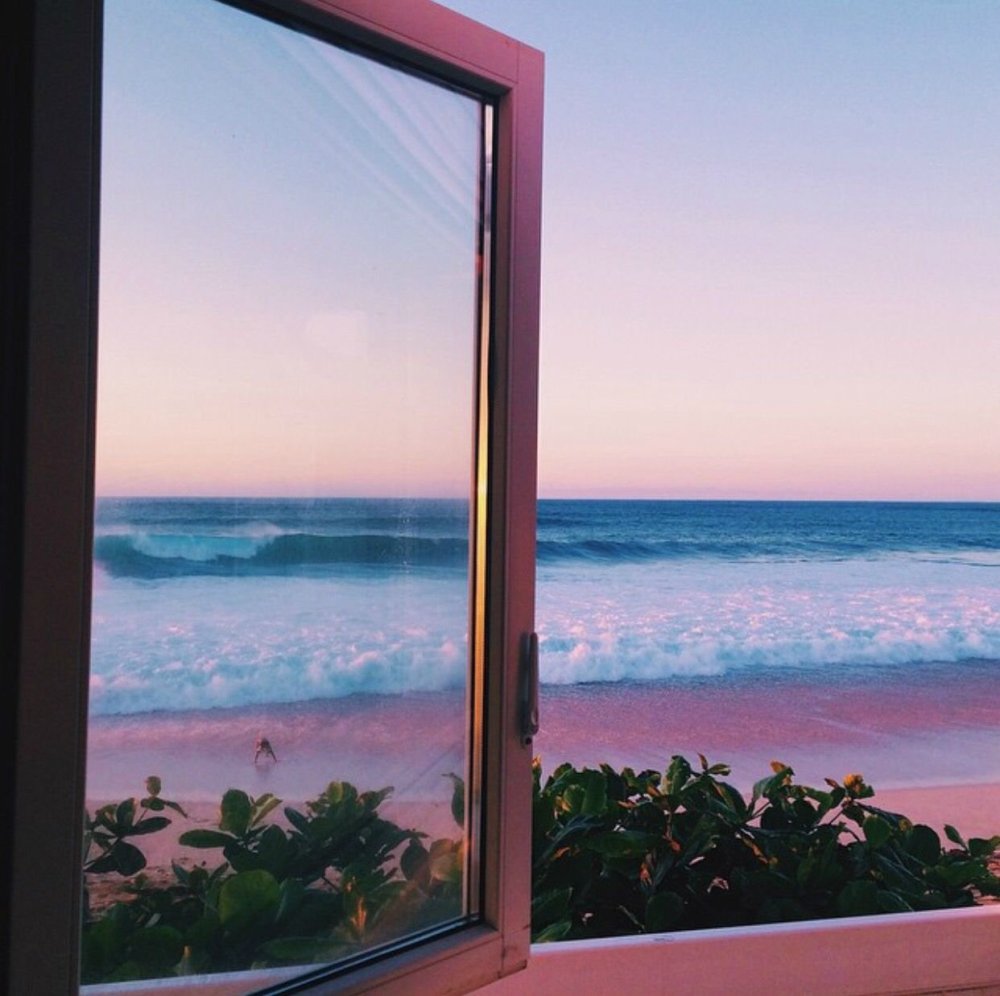 Вид из окна на море
