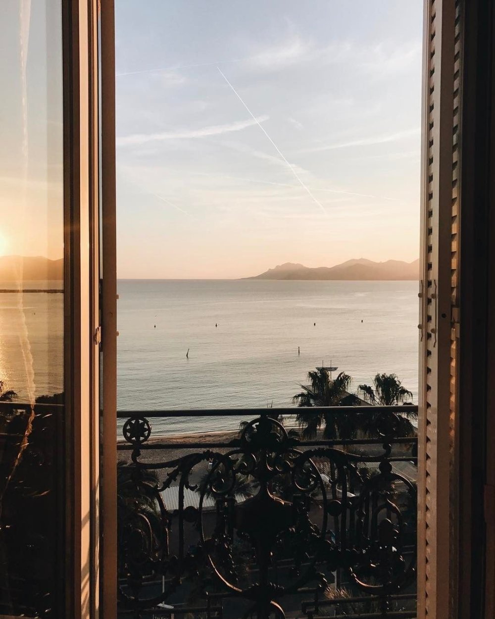 Окно с видом на море