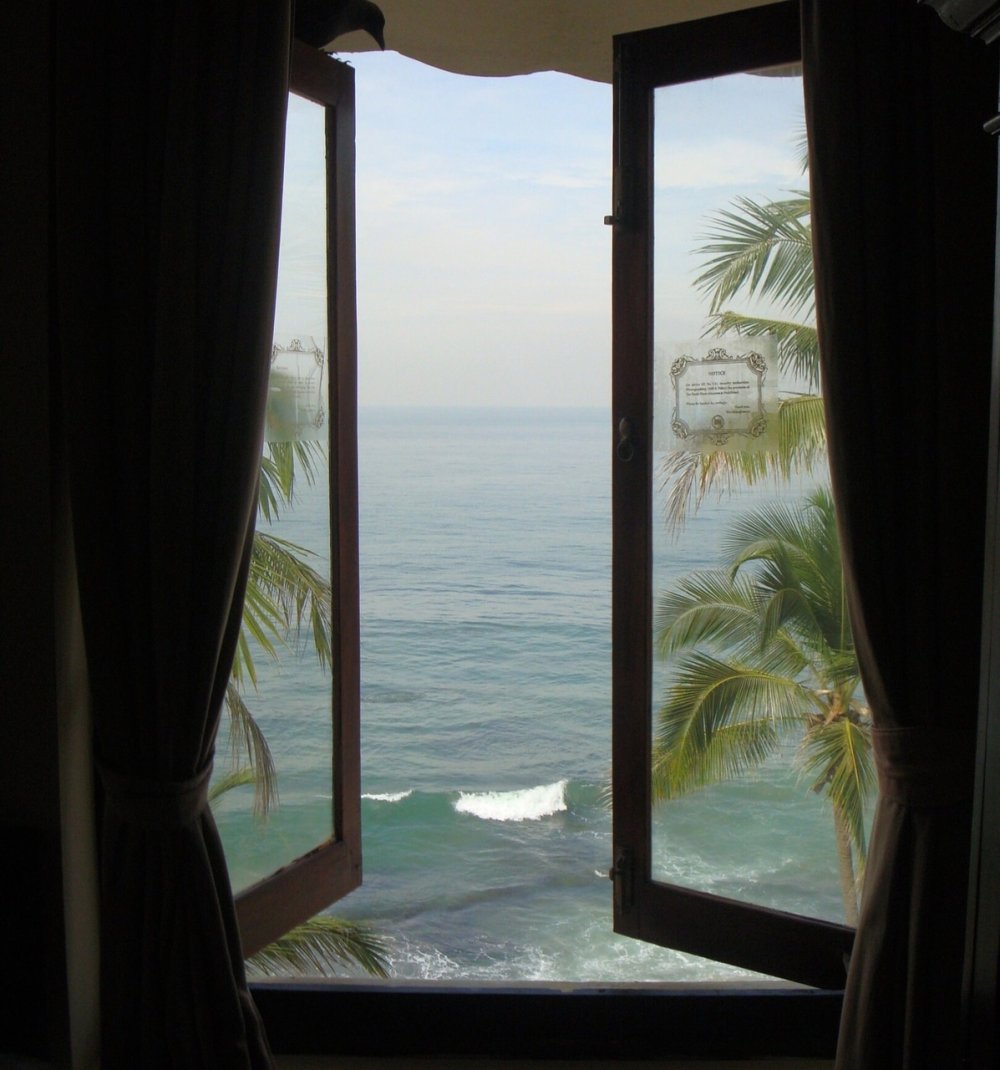 Окно с видом на море
