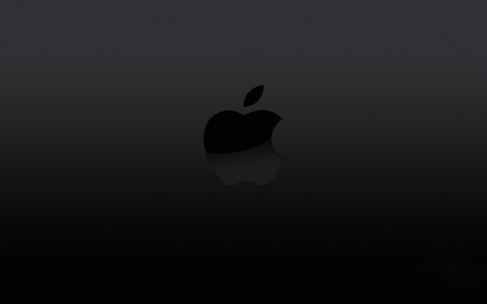 Apple на черном фоне