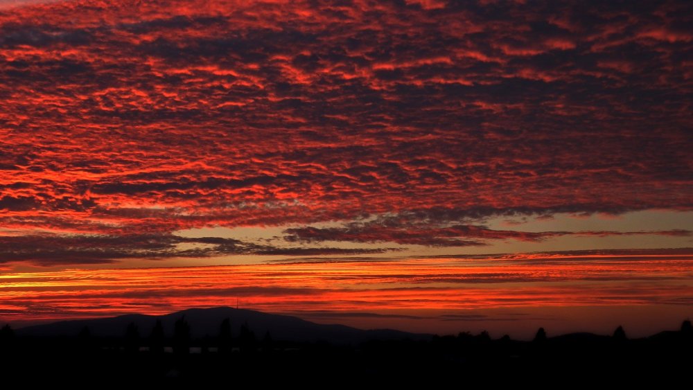 Небо красное градиент