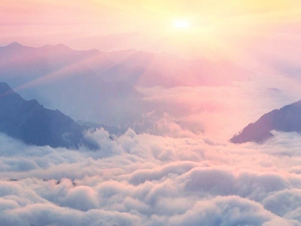 Горы в пастельных тонах