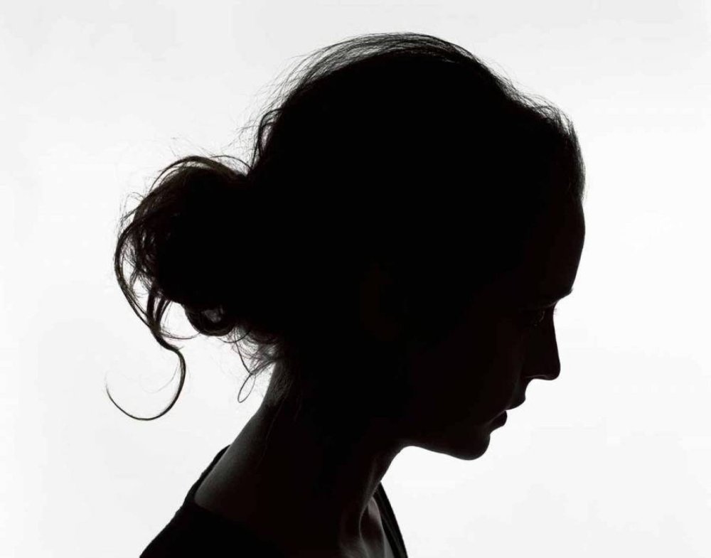 Женщина в профиль