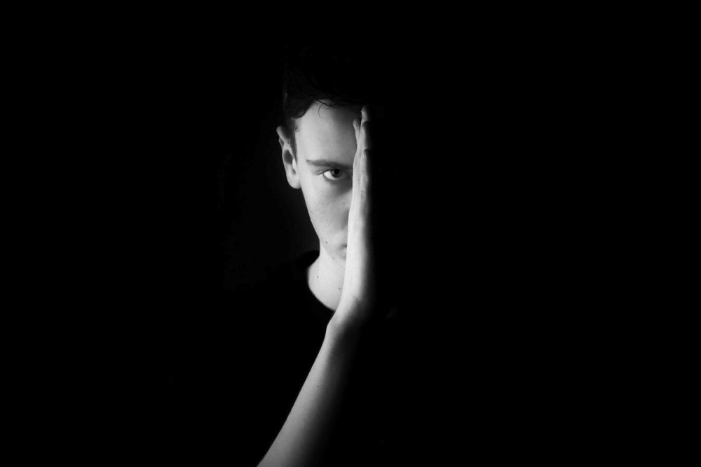 Человек в темноте