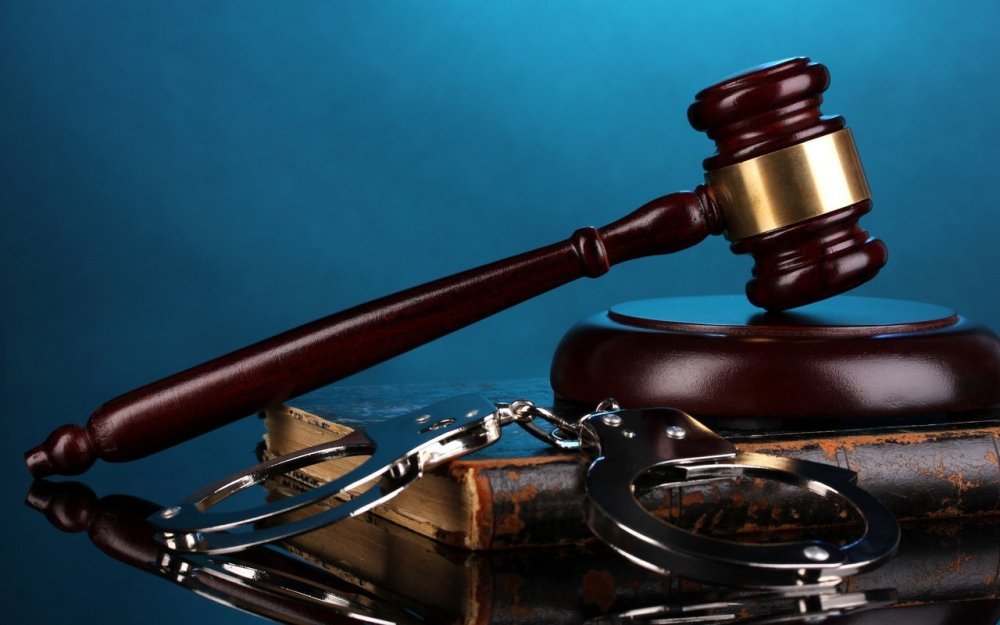 Юридический фон