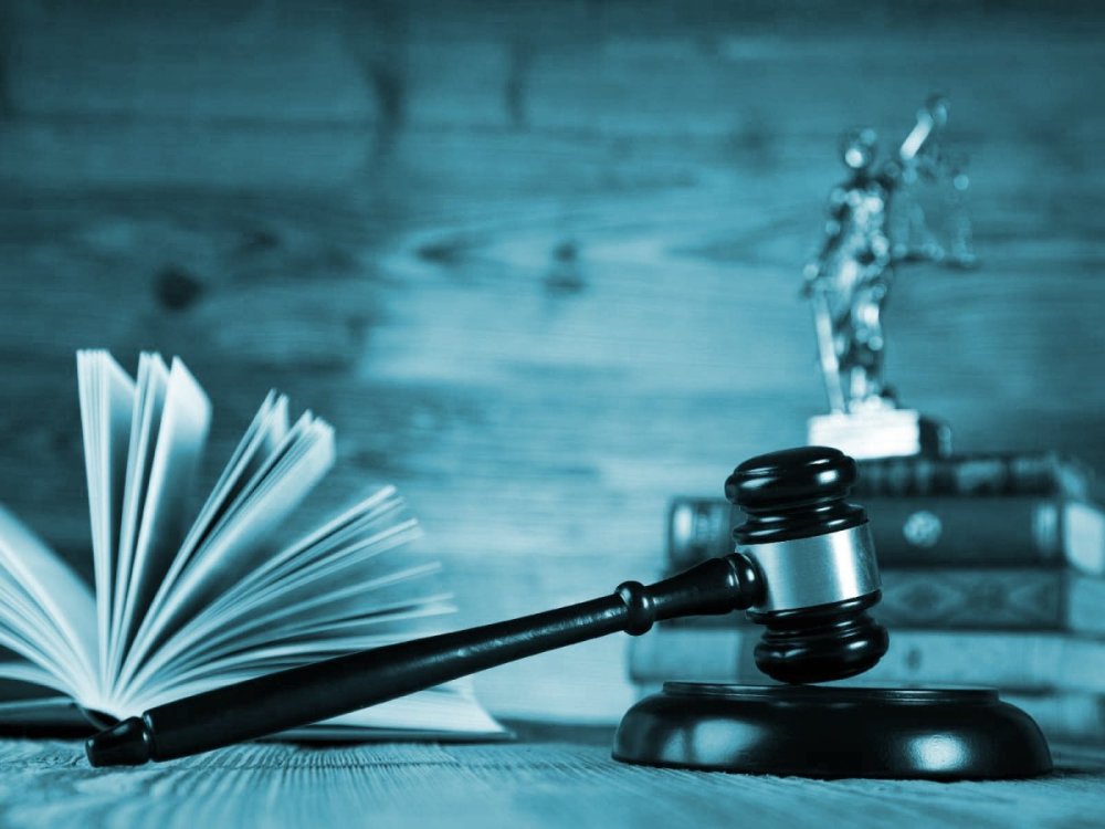 Юридический фон