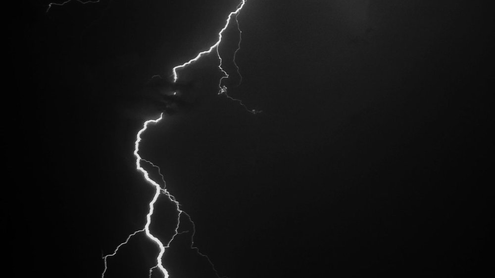 Черная молния обои