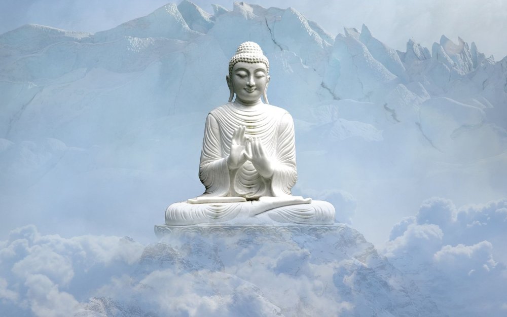 Будда на фоне солнца