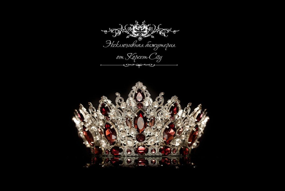 Корона на черном фоне картинки
