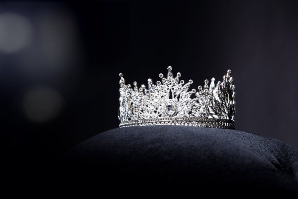 Корона черно белая фото