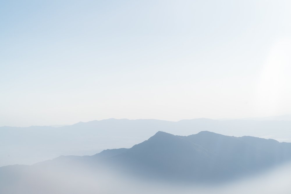 Горы черно белые