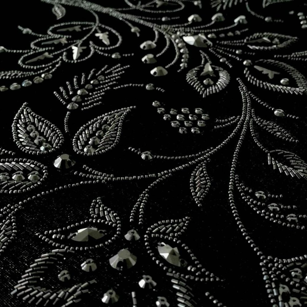 Вышивка чёрным стеклярусом