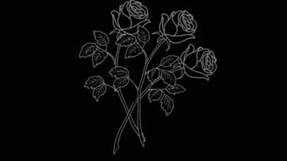 Цветочный орнамент на черном фоне