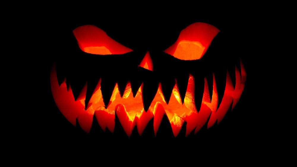 Улыбка в темноте арт