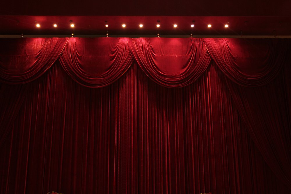 Занавес красный бархат