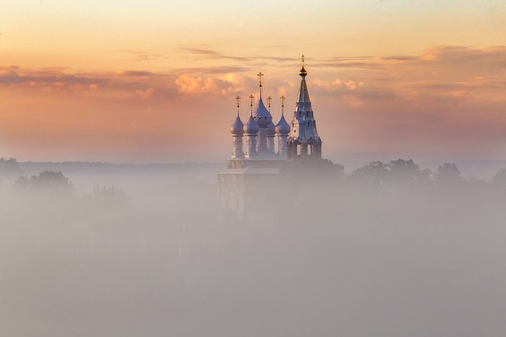 Купола церкви и природа