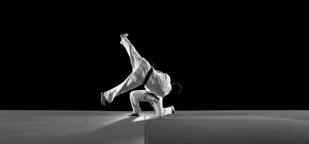 Дзюдо на темном фоне