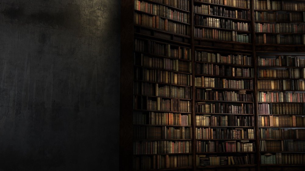 Старинный книжный стеллаж