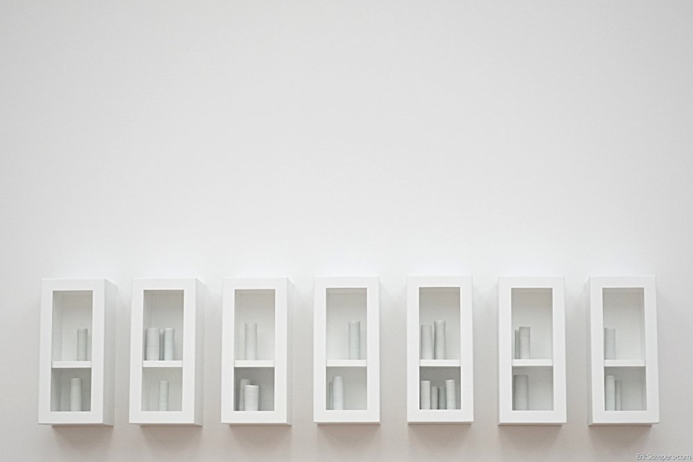 Полка на белом фоне