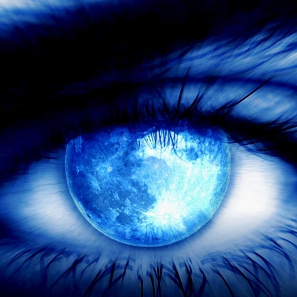 Глаза на черном фоне