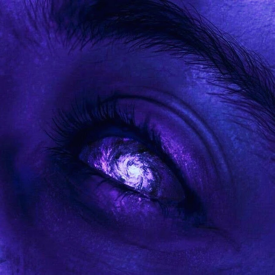 Девушка в черной краске