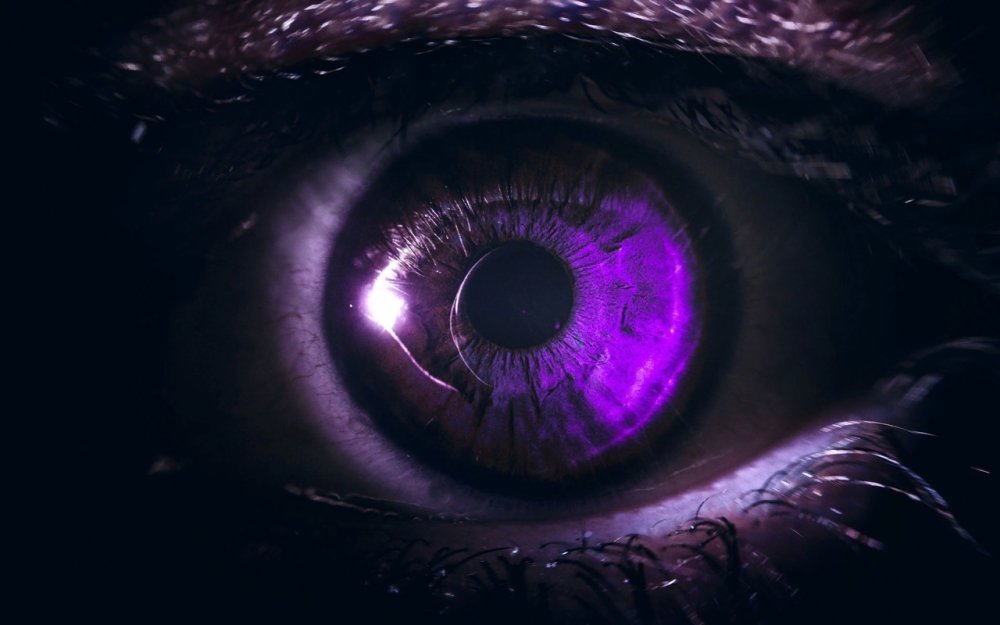 Синие глаза в темноте