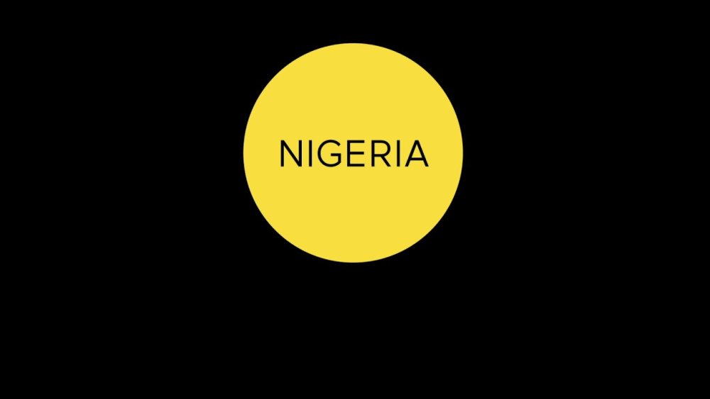 Желтый круг на черном фоне