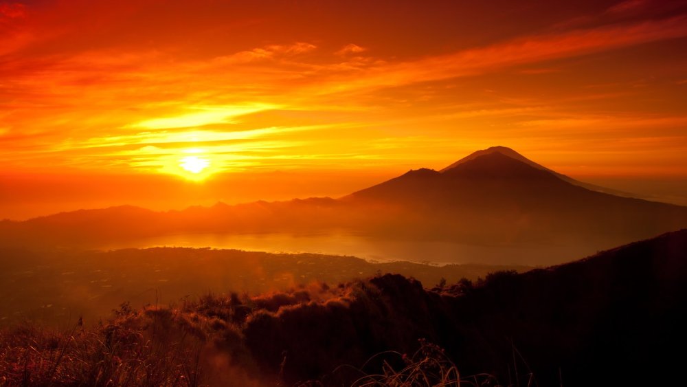 Красивый закат в горах