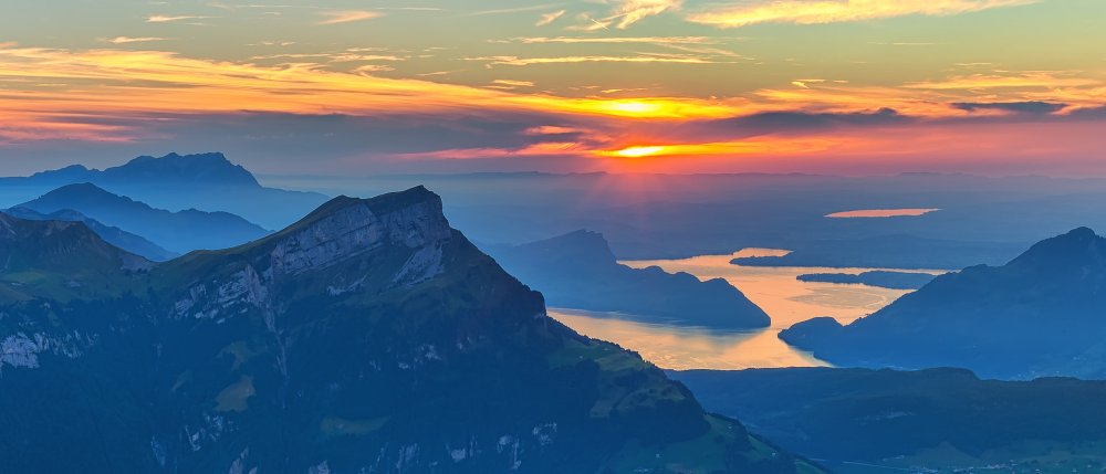 Коралловый Восход в горах