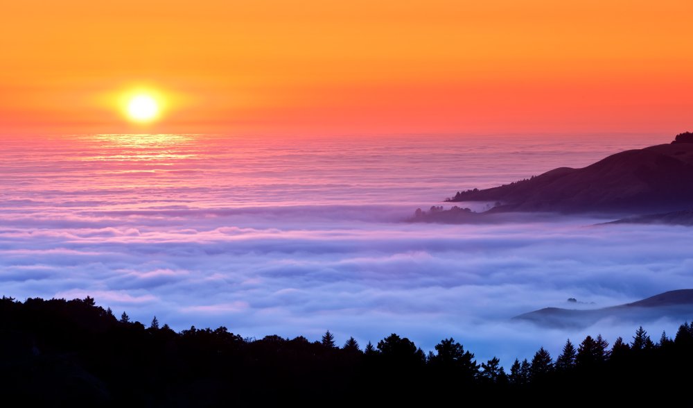 Рассвет море горы