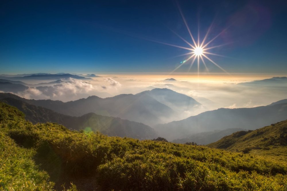 Восход солнца над горами