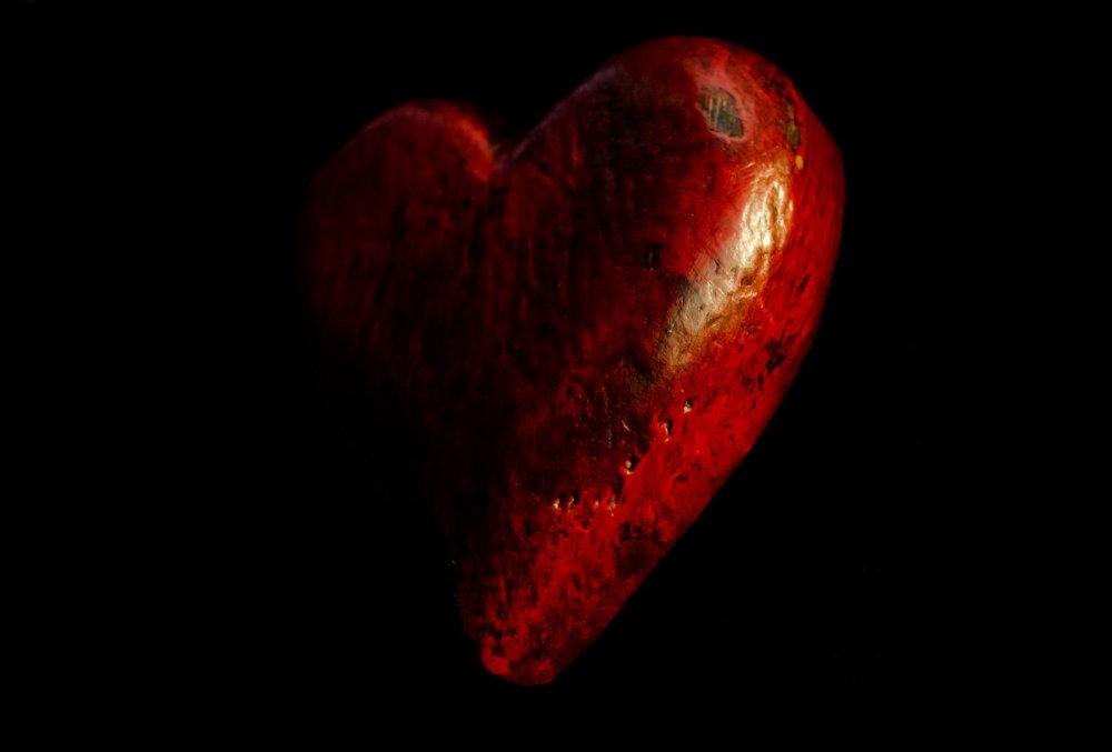 Красное разбитое сердце