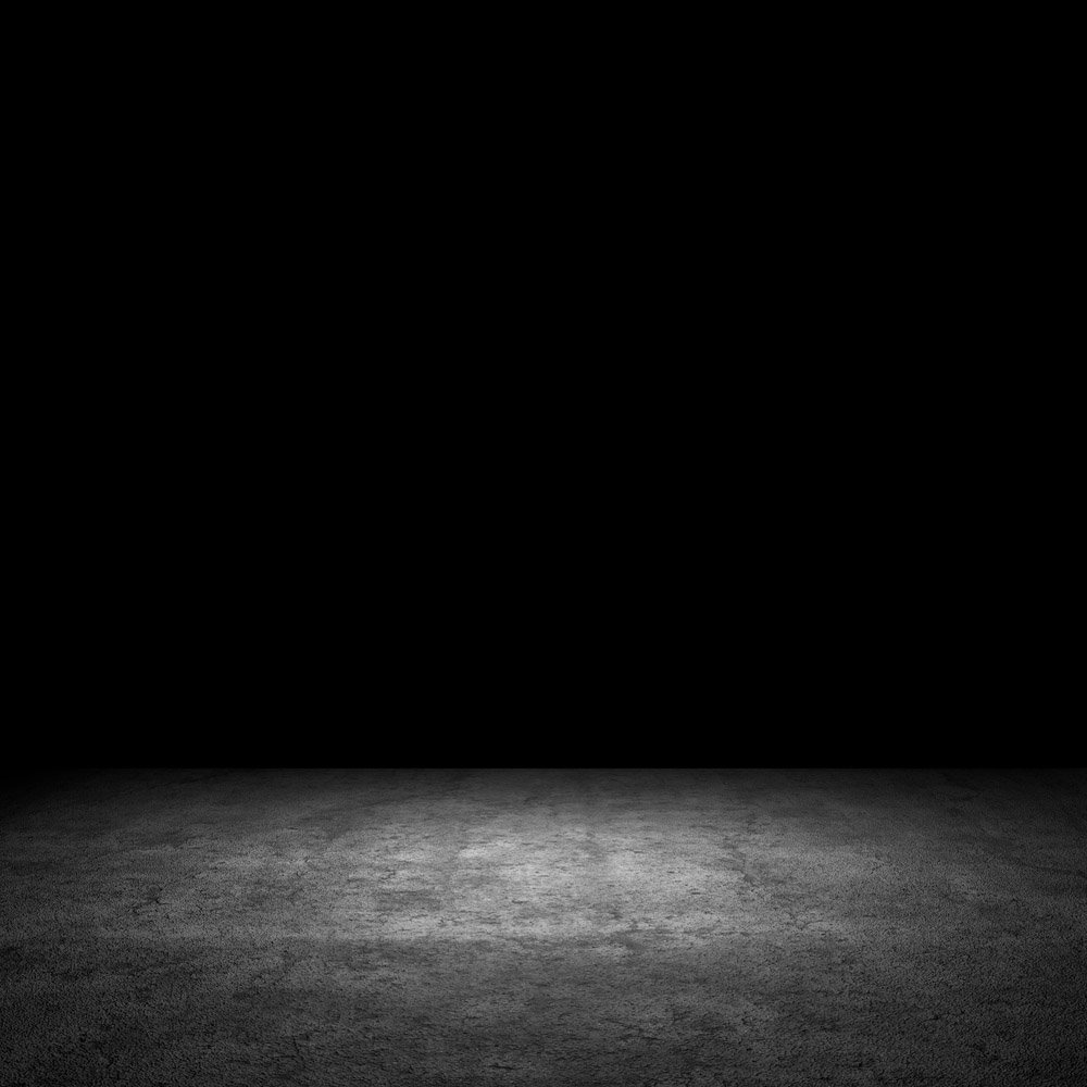 Пустая темная комната