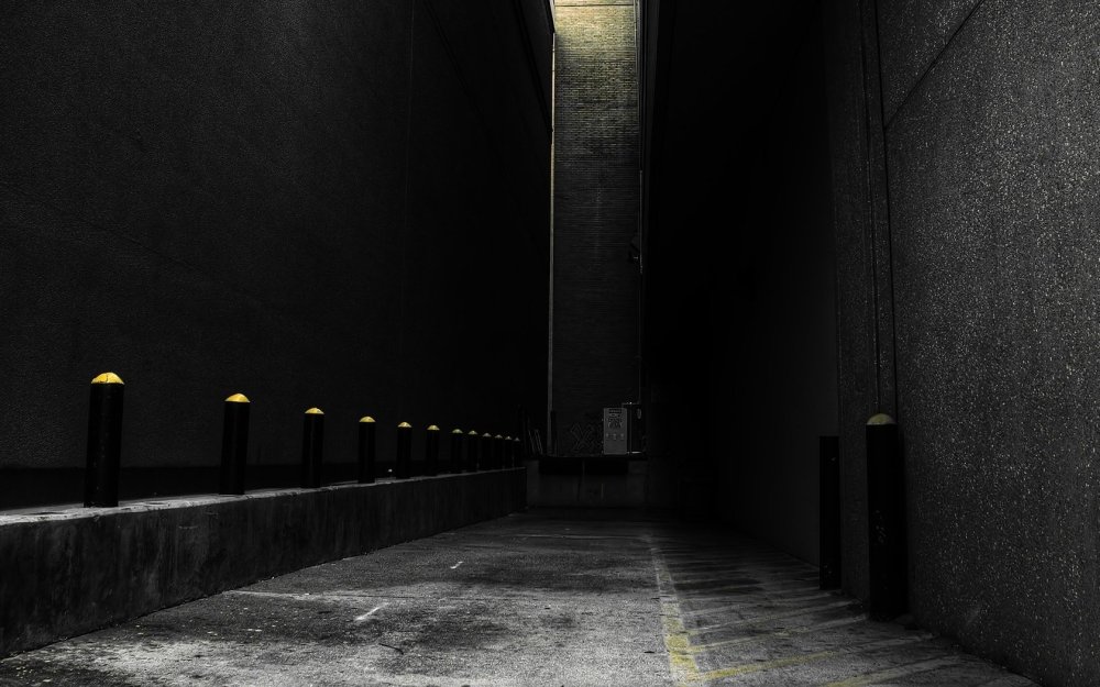 Темный переулок