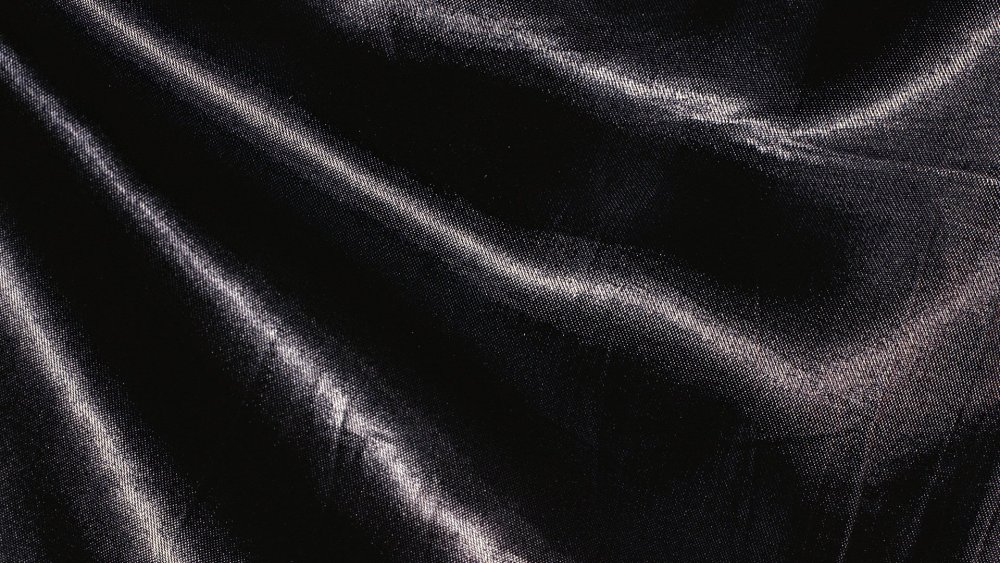 Темно бордовый фон