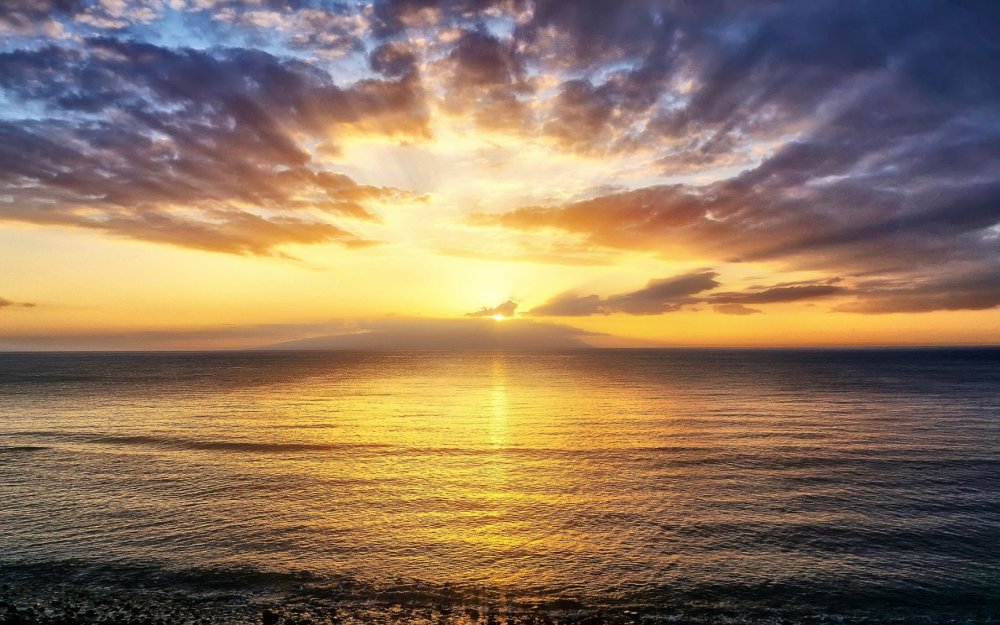 Красивый рассвет на море