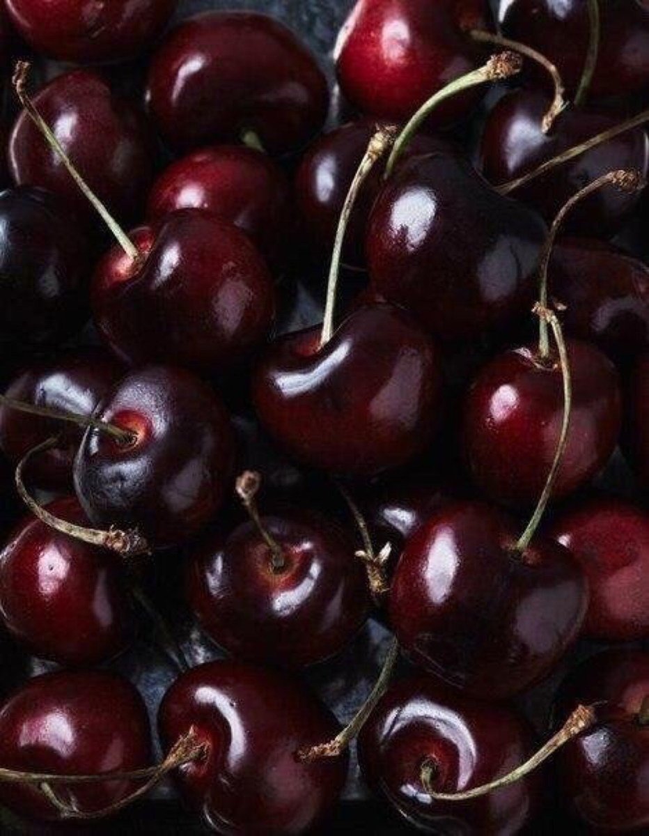Черешня темная