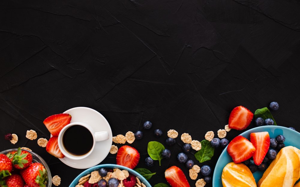 Завтрак на черном фоне