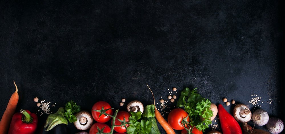 Продукты на темном фоне