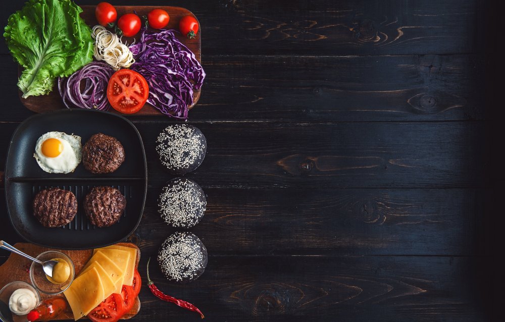 Стол с едой