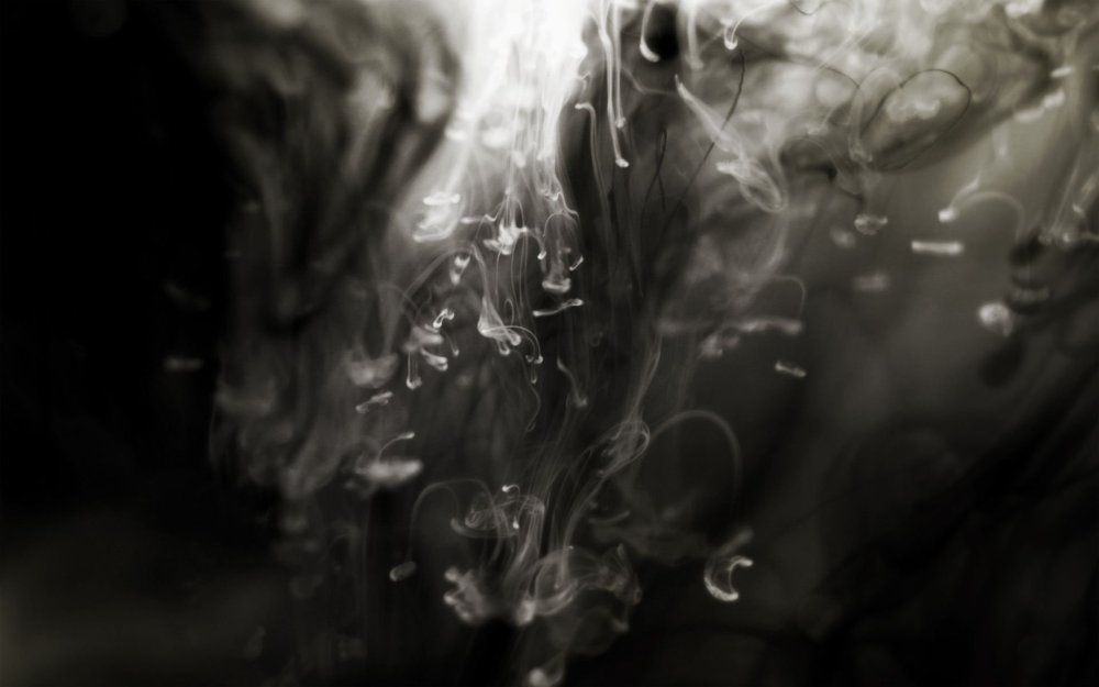 Разводы на черном фоне