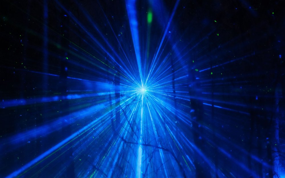 Синий Луч света