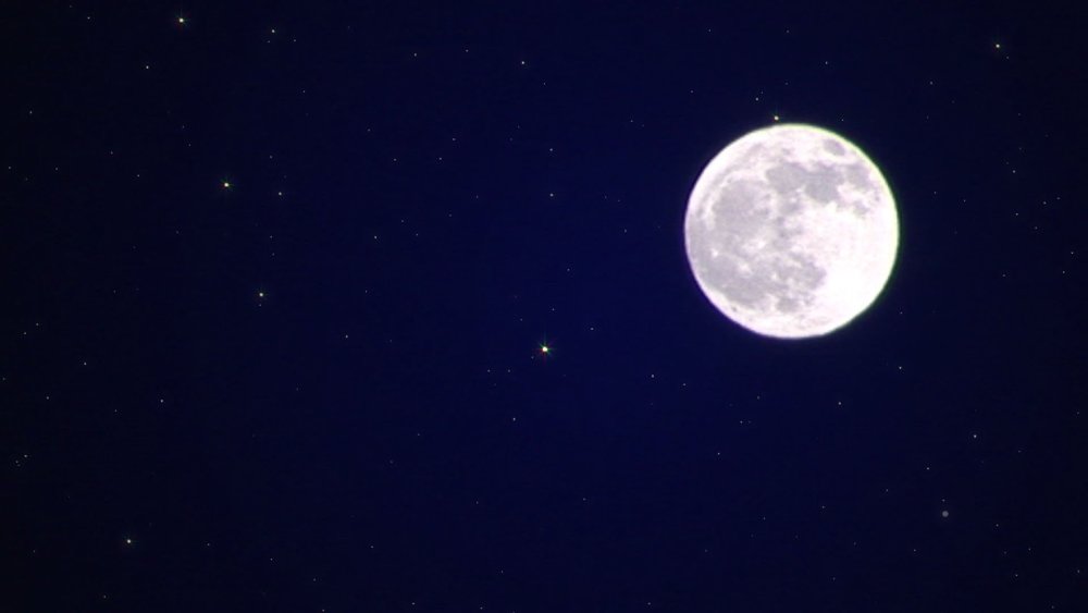 Звездное небо с луной