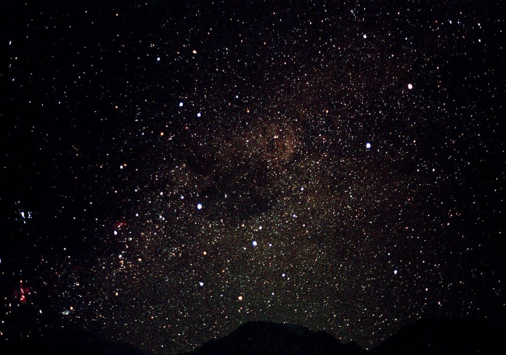 Черное небо со звездами