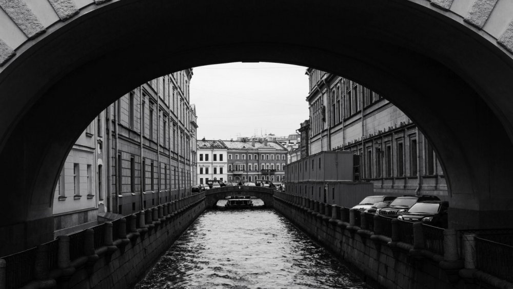 Дворцовая набережная в Санкт-Петербурге